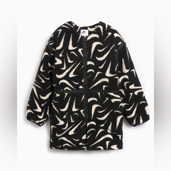 $180 Nike Womens oversized Loose High-Pile Jacket Black White FV8025-010 - Picture 1 of 9